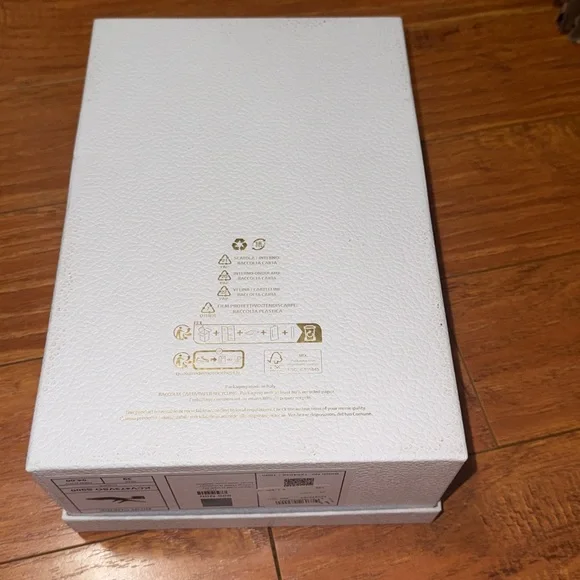 Dior Elegant White Gift Box - Picture 5 of 5